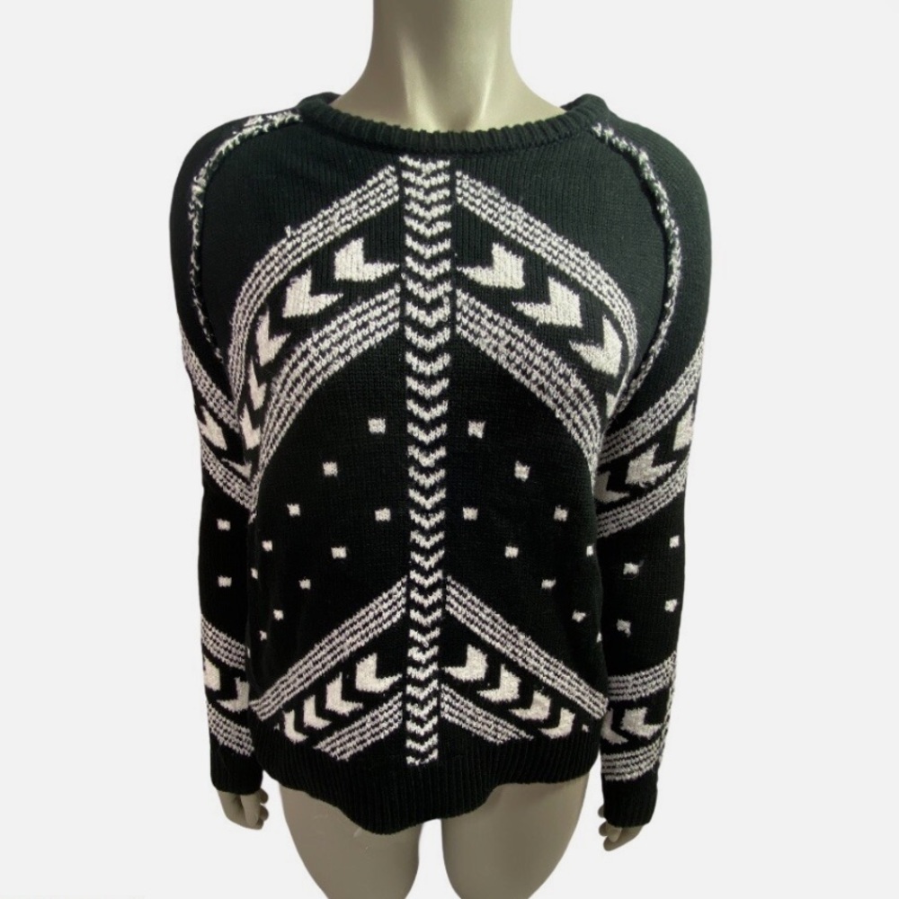 Philosophy Black & White
Geometric Chunky Knit SWEATER
Women Small
